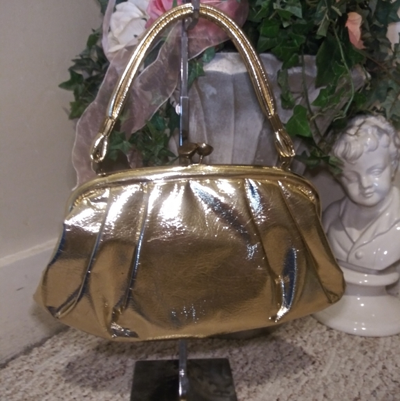 Vintage Handbags - Vintage Shiny Gold Faux Patent Leather Top Handle Kiss Lock Lady Bag